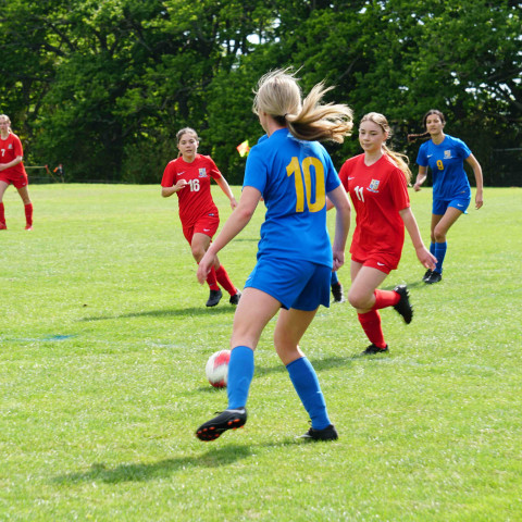 2020 old girls football 