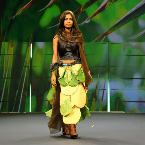 "Hidden Beauty of Trash" - Designer: Yomashee Wannaku Kankanamge Model: Nethuli Rathnayaka