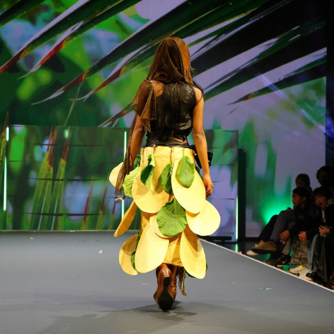 "Hidden Beauty of Trash" - Designer: Yomashee Wannaku Kankanamge Model: Nethuli Rathnayaka