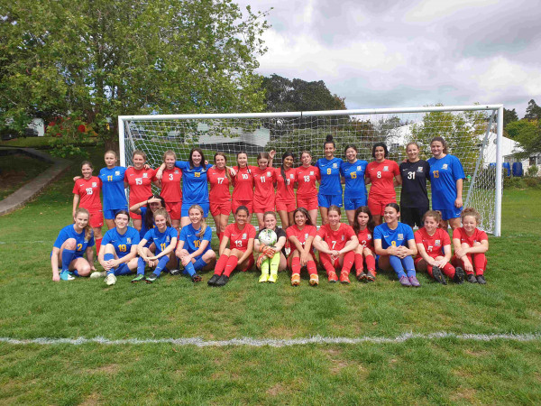 2020 old girls v 1st XI football